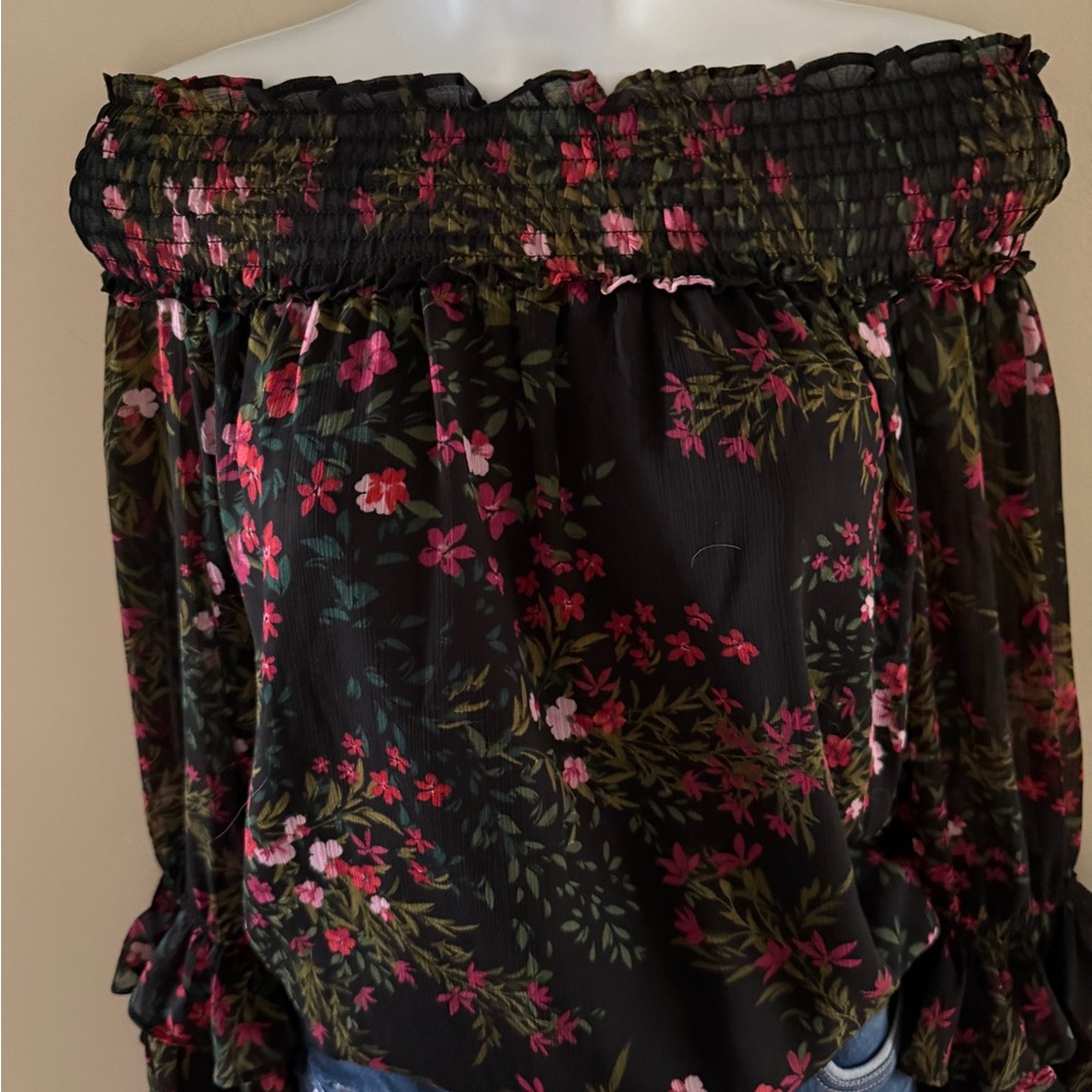 CeCe Floral Off-Shoulder Top